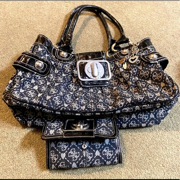 GUESS PURSE WITH WALLET - Picture 1 of 1